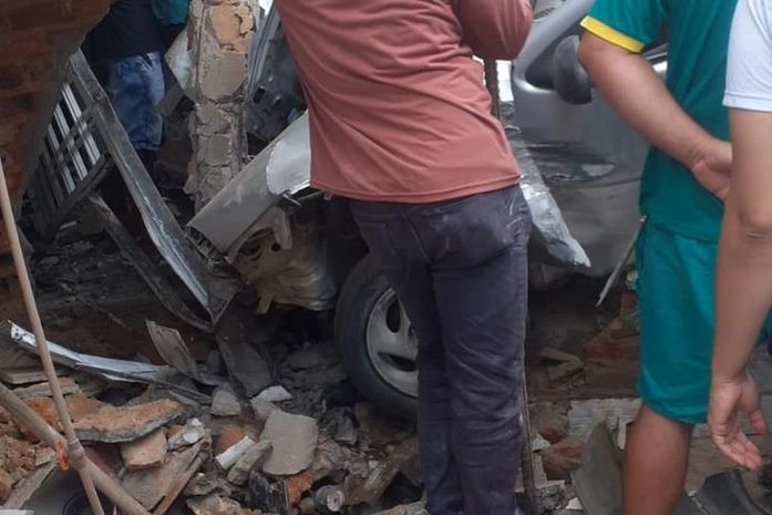Idoso fica ferido após colisão de carro com muro em município de Alagoas