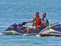 Bolsonaro e a filha de moto aquática em Santa Catarina