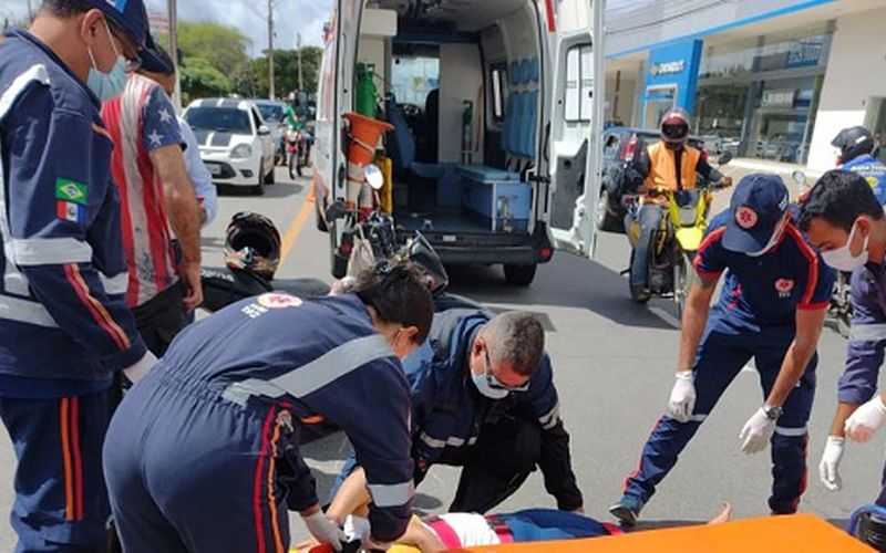 Samu socorre vítima de acidente