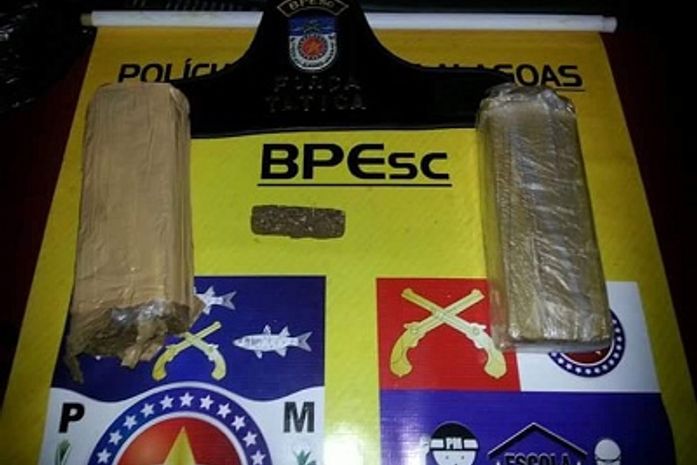 Após denúncias anônimas, polícia apreende droga