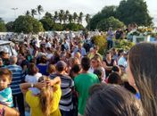 Comoção e aplausos marcaram sepultamento de publicitário arapiraquense 