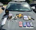 Denúncia de violência doméstica leva PM a apreender drogas e prender dois suspeitos em Maceió