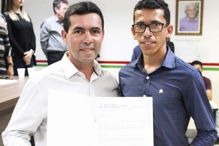 Prefeito de Craíbas Ediel Leite, empossa servidores aprovados no PSS 2019