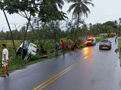 Acidente aconteceu na AL-101 Norte. Motorista, cobrador e passageiros tiveram ferimentos leves