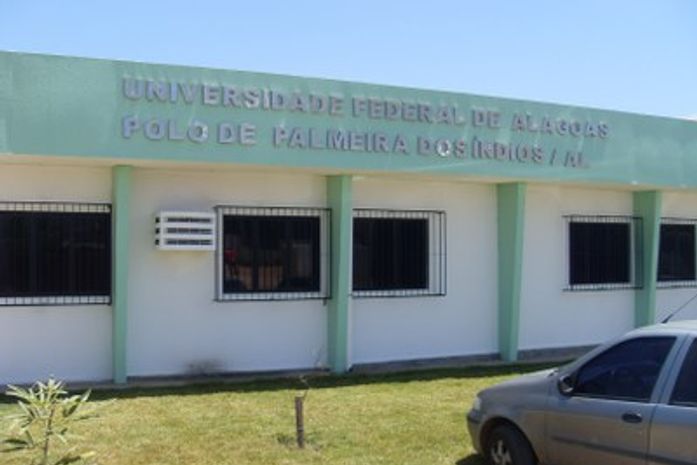 Célia Rocha corta o transporte de alunos de Arapiraca que estudam na Ufal em Palmeira dos Índios