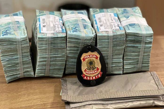 Denúncia de crime eleitoral: Polícia Federal apreende meio milhão de reais em espécie, na Ponta Verde; dinheiro estava em mochila