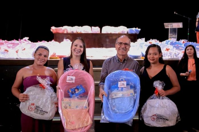 Prefeitura de Penedo entrega mais 135 kits do Programa Cegonha Penedense