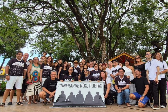 CONFRARIA: NÓS, POETAS COMEMORA 10 ANOS COM SARAU NA PRAÇA