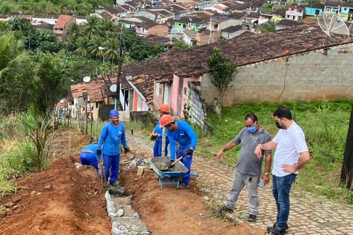 Prefeito de Santana do Mundaú vistoria obras do Mirante Padre Cícero II