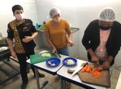 Merendeiras da Rede Municipal de Ensino de Delmiro Gouveia, participam de capacitação sobre técnicas culinárias