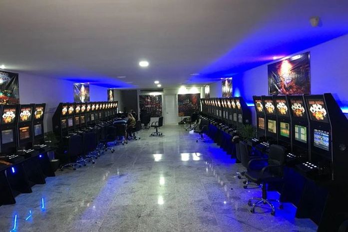 Origem de máquina caça-níqueis é investigada após fechamento de casas de jogos de azar