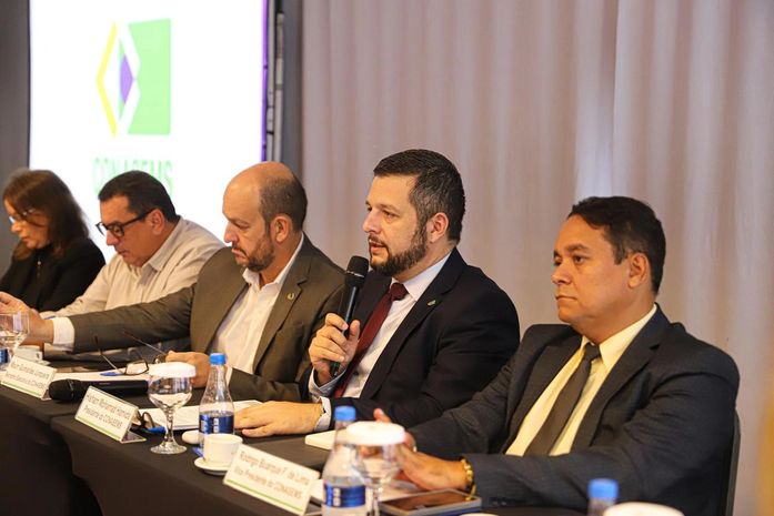 Rodrigo Buarque participa de discussão de vasta pauta do Conasems