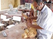 Exposição '40 anos de Arte' conta a trajetória do santeiro penedense Timaia