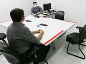 Sala passiva só é ocupada pelo próprio depoente e um servidor, que permanecem afastados