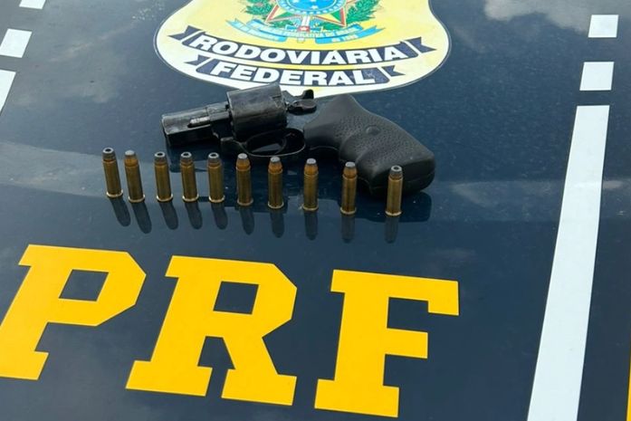 Arma e munições são apreendidas com dois homens em Rio Largo