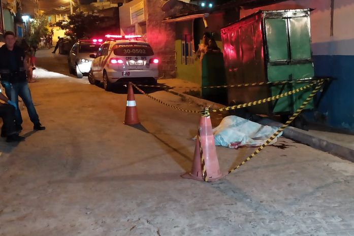 Acusado de crimes é assassinado a tiros ao visitar a mãe e amigos