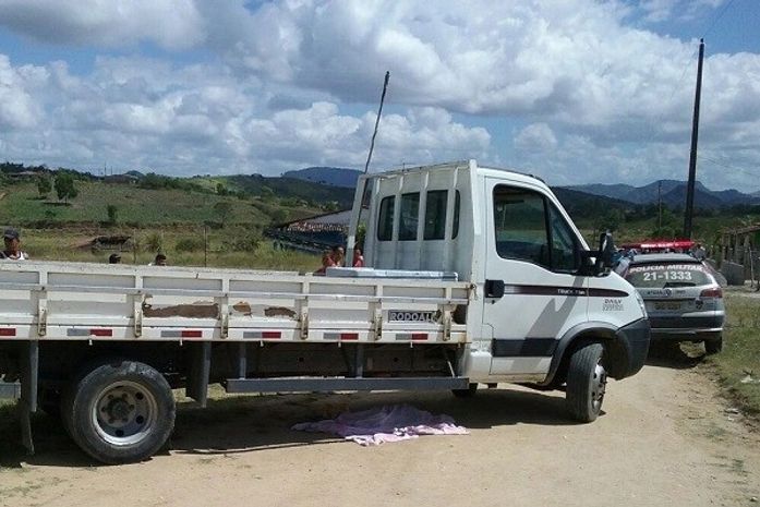 Criança morre atropelada por caminhão em Cajueiro