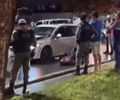 Acidente com cinco carros mobiliza o BPTran na Fernandes Lima; condutor tentou agredir policiais