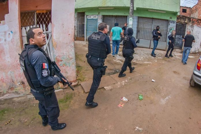 12 pessoas são presas acusadas de homicídios e tentativa de homicídio em operação da PC em Maceió