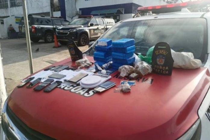 PM apreende arma, maconha, cocaína e crack em residência na Pajuçara
