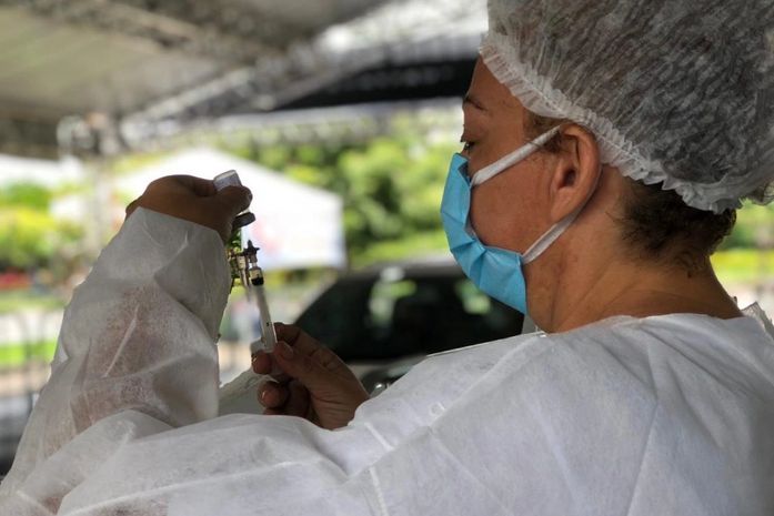 Maceió segue com vacinação antecipada da 2ª dose de AstraZeneca nesta segunda (14)