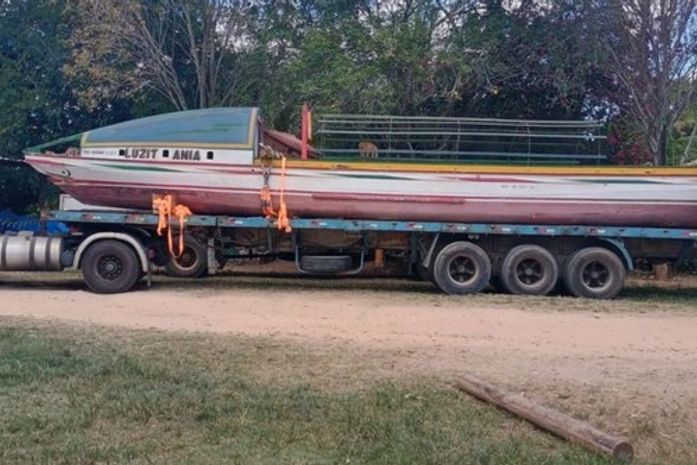 Iphan transporta Canoa de Tolda Luzitânia para ações de conservação em Penedo