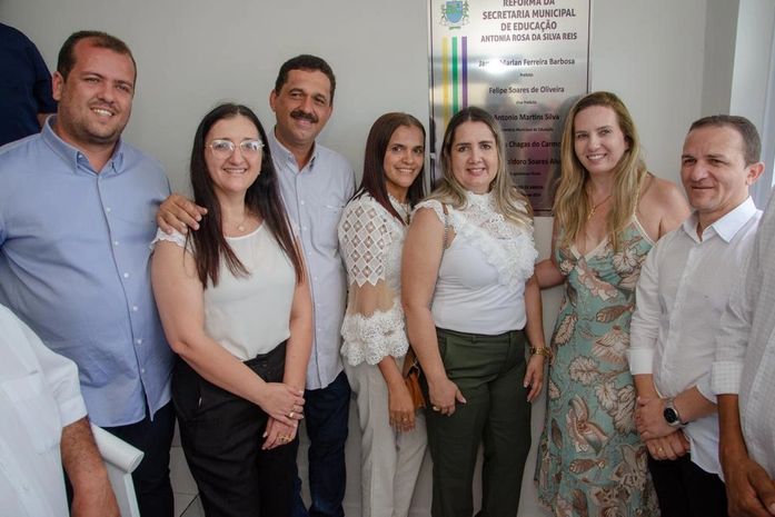 Marlan Ferreira entrega quadra reformada, nova sede da Educação e instrumentos para a banda fanfarra