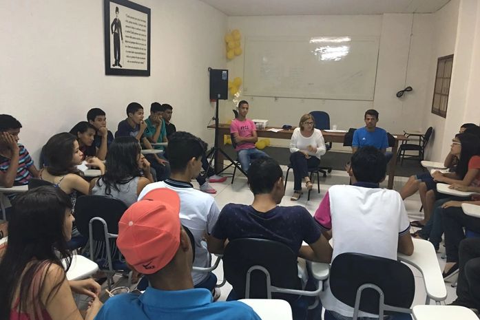 Prefeita Eliza Alves se reúne com alunos da Escola Fernandina Malta