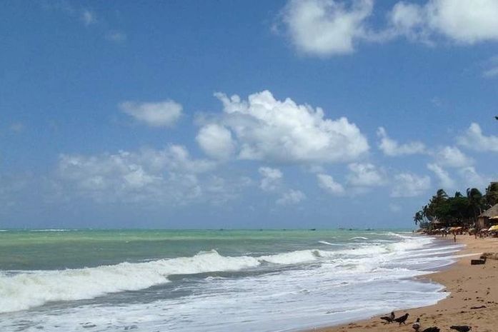 Jovem sofre parada cardíaca após afogamento em trecho sem salva-vidas da  Praia Brava