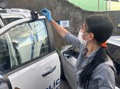 Coleta de impressões digitais na cena do crime é essencial para desvendar a verdade