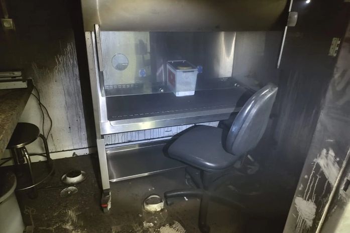 Área de oncologia do Hospital Unimed é destruída em incêndio.
