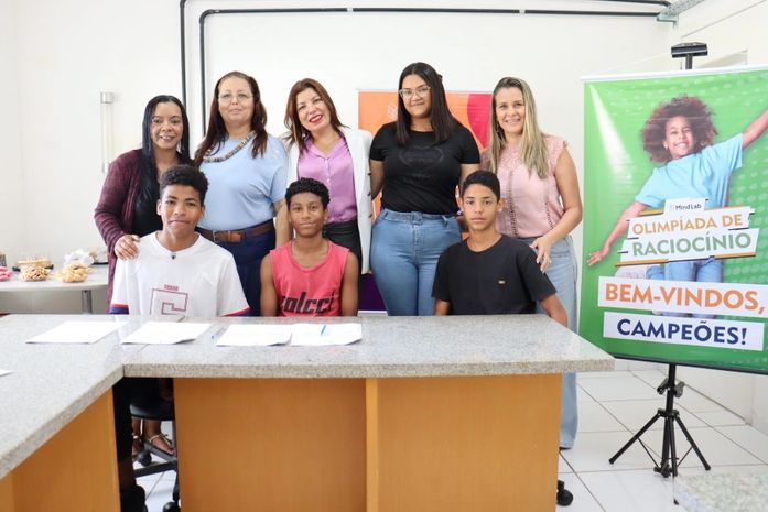 Alunos da Escola Municipal Selma Bandeira recebem prêmios das Olimpíadas de Raciocínio Mind Lab