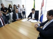 Renan Filho assina decretos