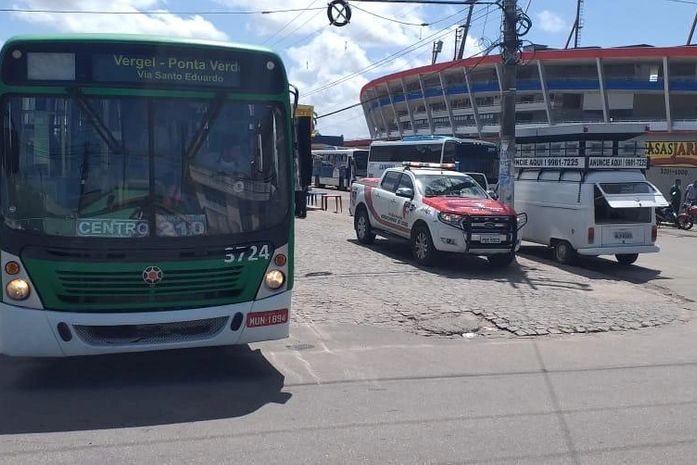 Ônibus da Veleiro voltam a circular depois de dois dias devido paralisação dos funcionários