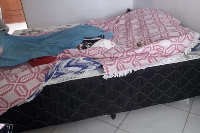 Polícia encontra corpo de mulher escondido embaixo de cama, no interior de AL