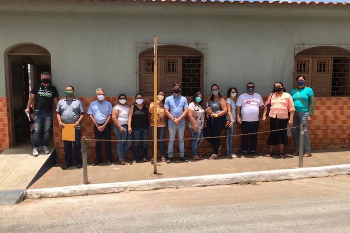 Candidato a prefeito de Coité do Nóia, Bueno Higino e seu vice-prefeito, Telmo, assinam termo de compromisso futuro para pagar precatórios aos professores