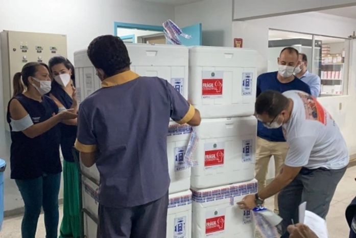 Governador anuncia vacinação para pessoas entre 60 e 62 anos