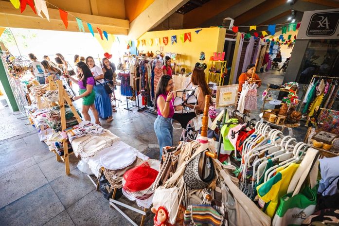 Bazar de artesãos homenageia folclore no Mercado do Artesanato da Levada