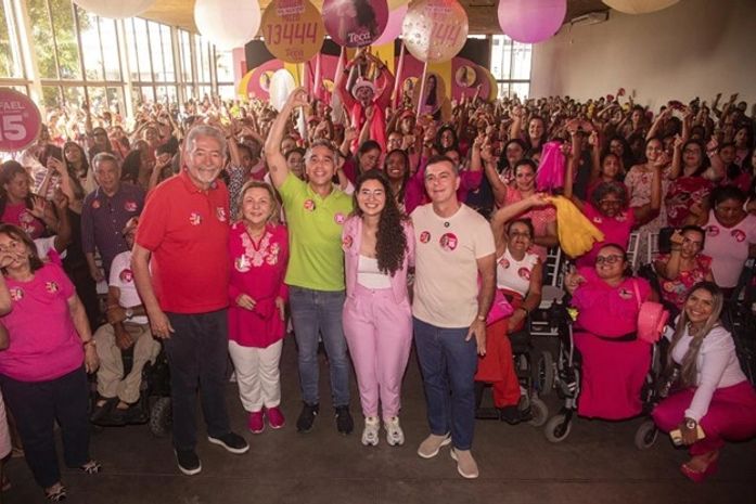 Multidão apoia Teca Nelma em evento marcante na reta final da campanha