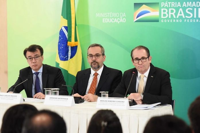 MEC inicia capacitação de profissionais para escolas cívico-militares