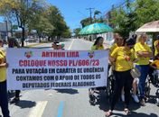 “Negligência inaceitável”: protesto por inclusão de AL em programa para crianças com Zika bloqueia Fernandes Lima  