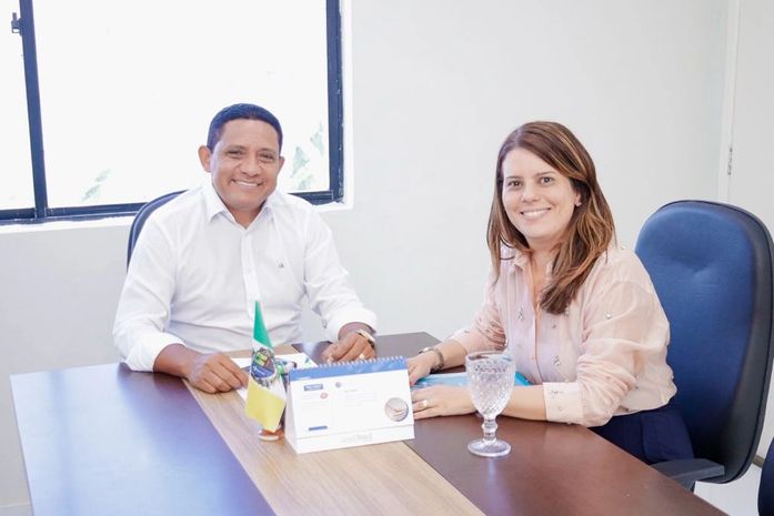 Prefeito Júlio Cézar discute parcerias para fortalecer economia de Palmeira dos Índios com secretária de Estado