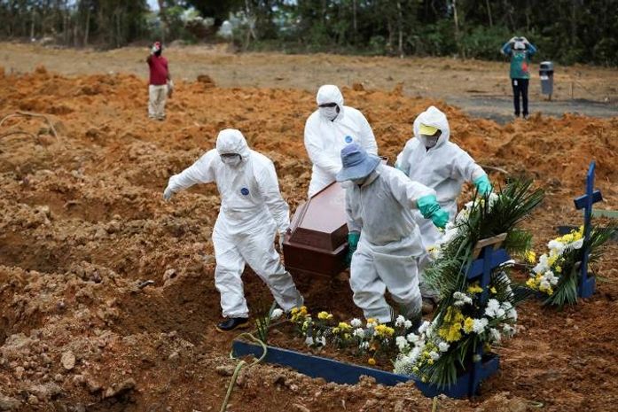 Brasil registra 3.693 mortes por Covid e ultrapassa 348 mil óbitos pela doença