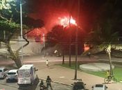 Vídeos: Incêndio atinge restaurante na Orla da Jatiúca em Maceió