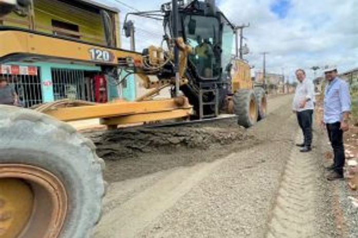Prefeito Luciano visita obras de pavimentação no bairro Brasília, Breu e Vila São José