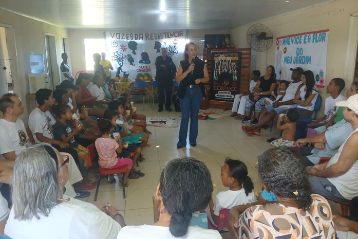 Delegada Bárbara Arraes tem conversa importante e necessária sobre abuso sexual para mães e avós, na periferia do Benedito Bentes II