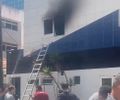 Incêndio atinge quarto de hotel na Jatiúca e funcionário é levado ao hospital após inalar fumaça; veja vídeo