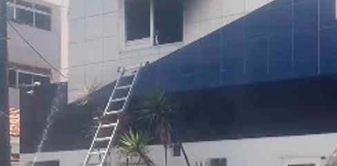 Incêndio atinge quarto de hotel na Jatiúca e funcionário é levado ao hospital após inalar fumaça; veja vídeo