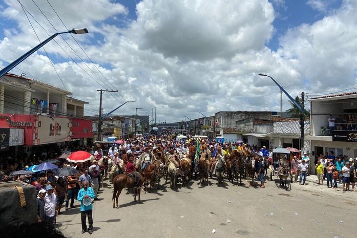 Missa do Vaqueiro em Maribondo reúne fé e famílias com procissão a cavalo