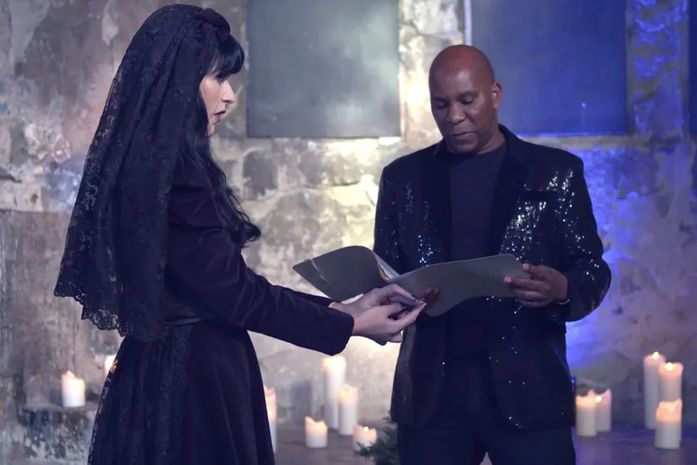 Cantora que 'casou' com espírito diz que marido a traiu com Marilyn Monroe